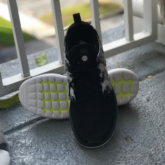 NWT Nike ID Roshe Two Print Black WMNS. - Picture 7 of 8